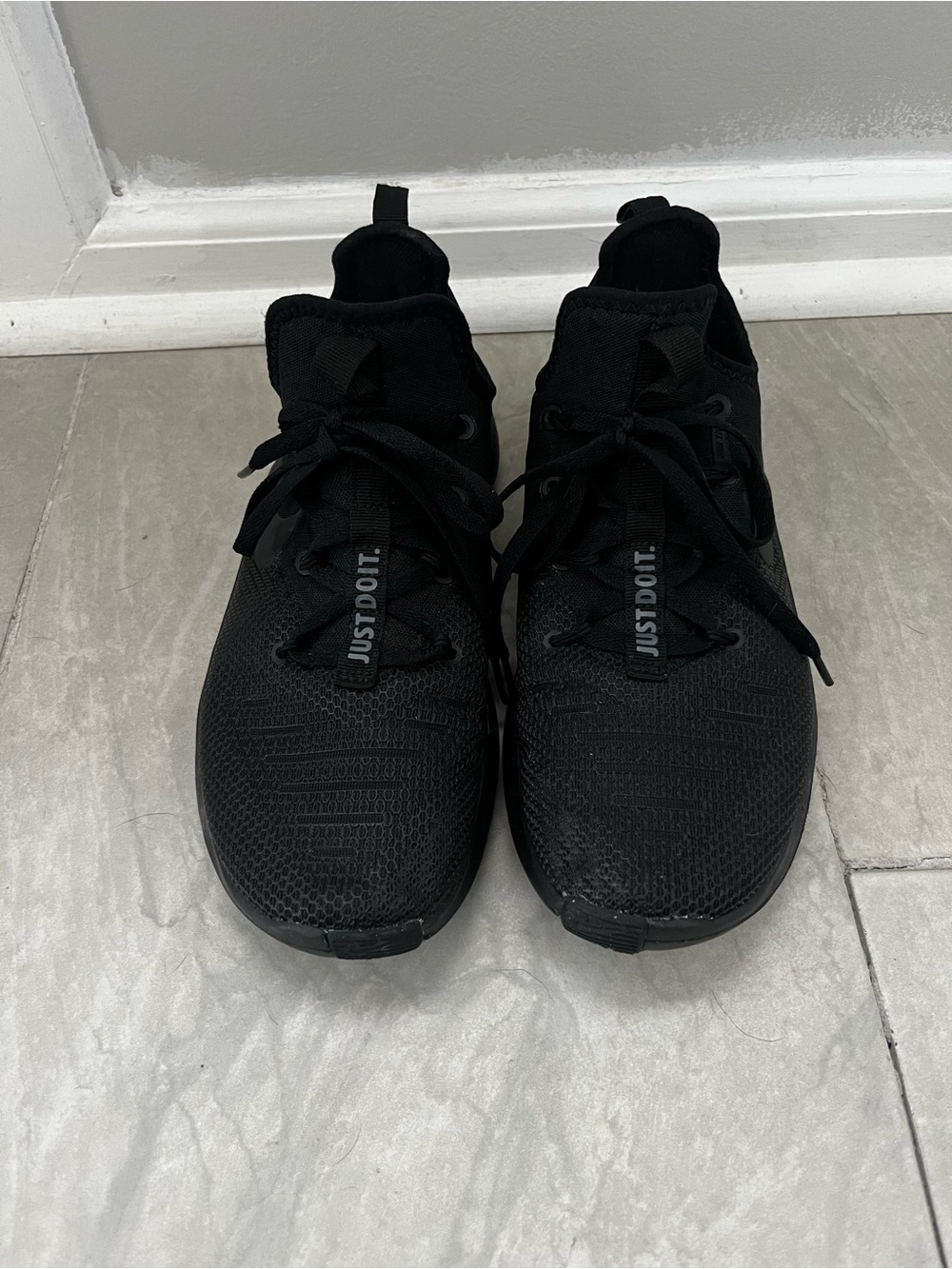 Nike women’s Black Knit Athletic Sneakers
